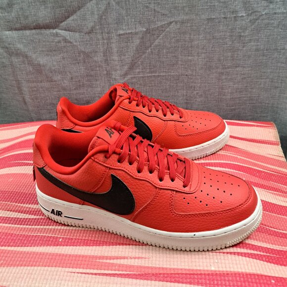 Size 8.5 Nike Air Force 1 NBA University Red Black Statement Game Men's - Picture 3 of 13